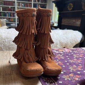 Minnetonka Tan Fringe Kids Boots